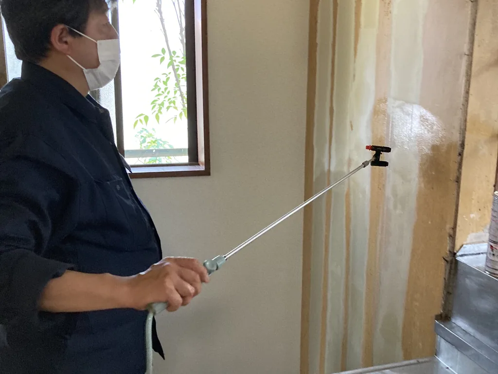天井部の薬剤散布